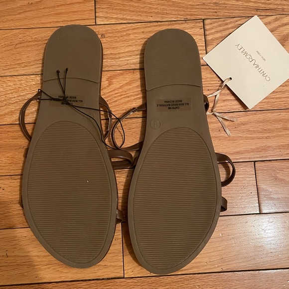 Brown sandals - Picture 2 of 2